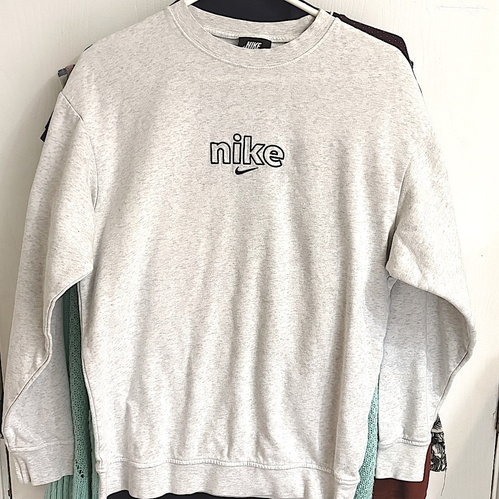 Small Nike embroidered sweatshirt